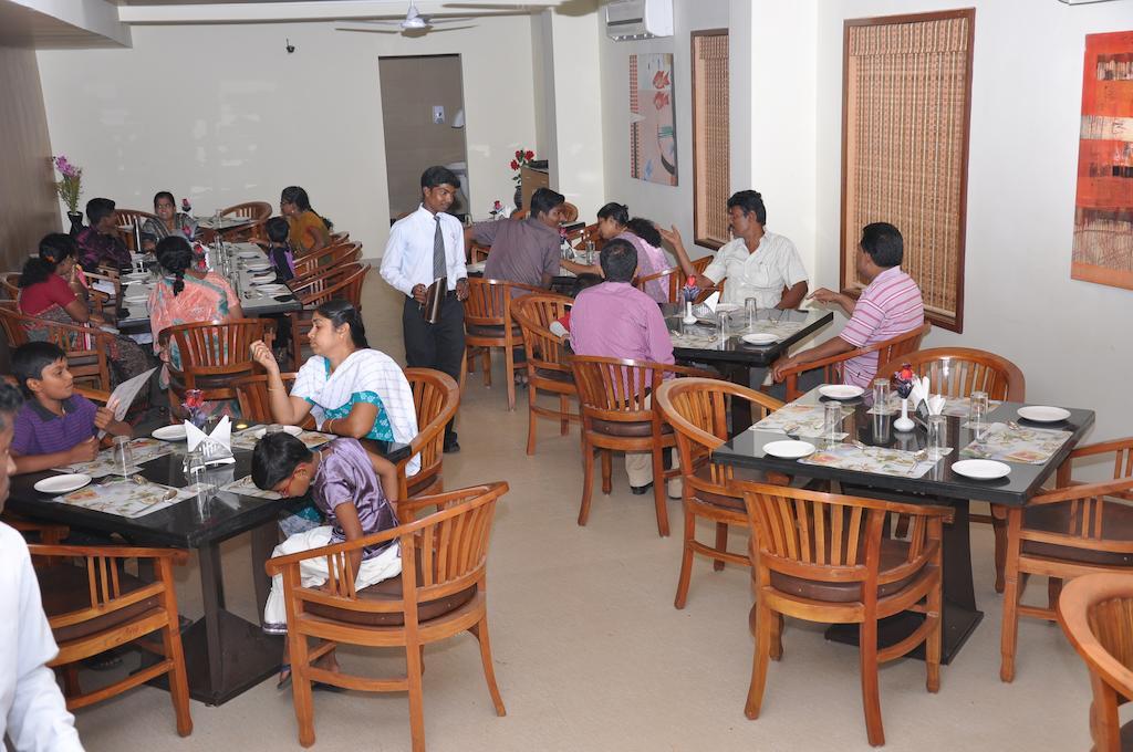 Hotel Rithanns Karumathampatti Karumattampatti Экстерьер фото