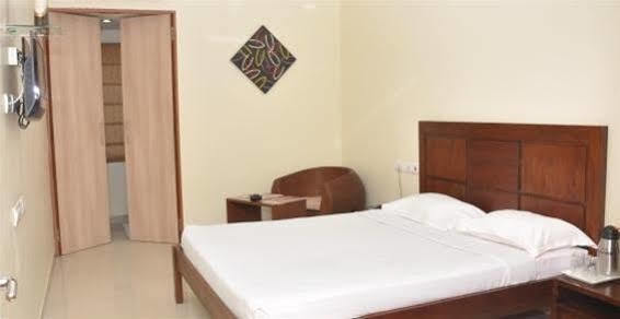 Hotel Rithanns Karumathampatti Karumattampatti Экстерьер фото